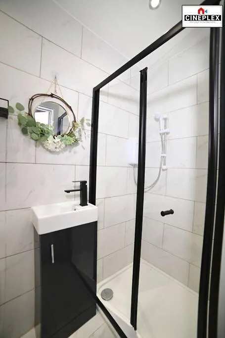 Double Bed Studio Flat With Netflix Flat B Unit C2 Wifi Disney By Cineplex Short Lets Serviced Apartments London